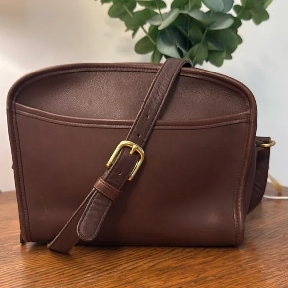 VINTAGE COACH METROPOLIS LEATHER BAG
9087 - Picture 1 of 11